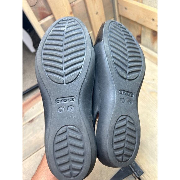 W7 US7 Crocs Iconic  Sienna Shiny Flat Black Womens Comfort Slip On Shoes 203301 - Picture 6 of 6